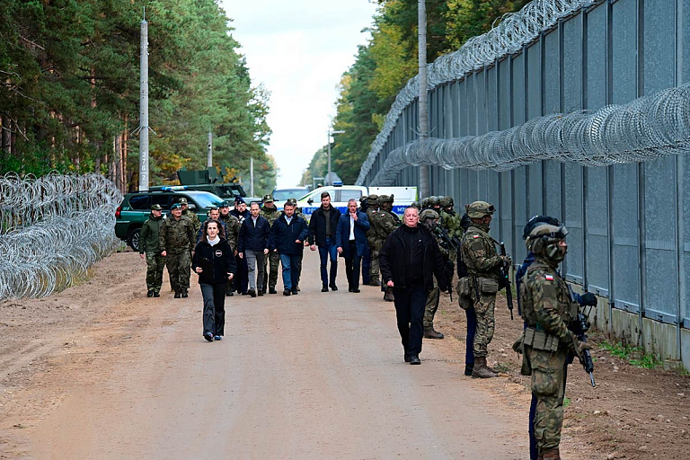 Одного мало: Польша строит второй забор на границе с Беларусью