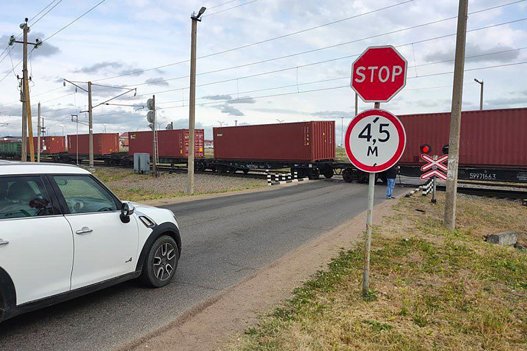 Авто заглохло на ж/д переезде: как действовать в такой ситуации
