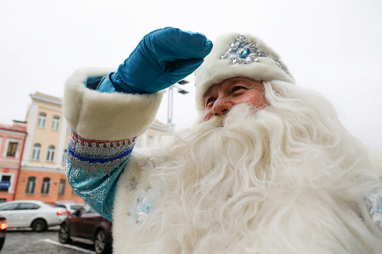 Вау-кроссовер: белорусский Дед Мороз встретился с российским "коллегой"