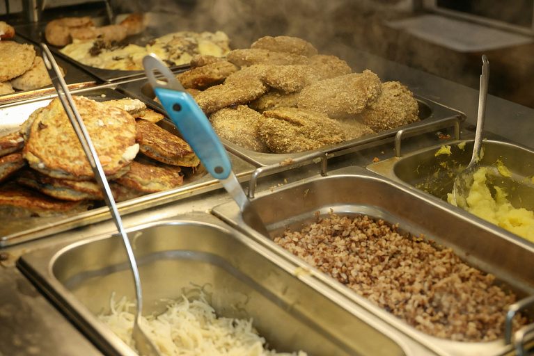 Без котлет и макарон: в минских школах ввели экспериментальное меню