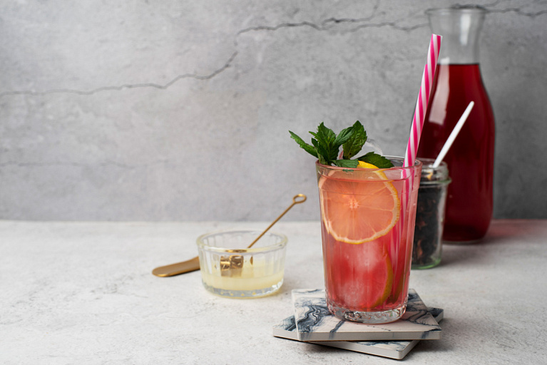 Готовим трендовые напитки TikTok: от какао Earl Grey до латте с детским пюре