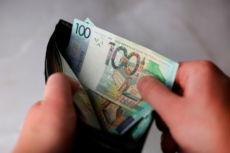 "Это не белорусские": блогер хотел купить жвачку за уникальную банкноту