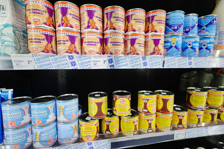 Белоруску учили открывать сгущенку всем интернетом – это вообще как