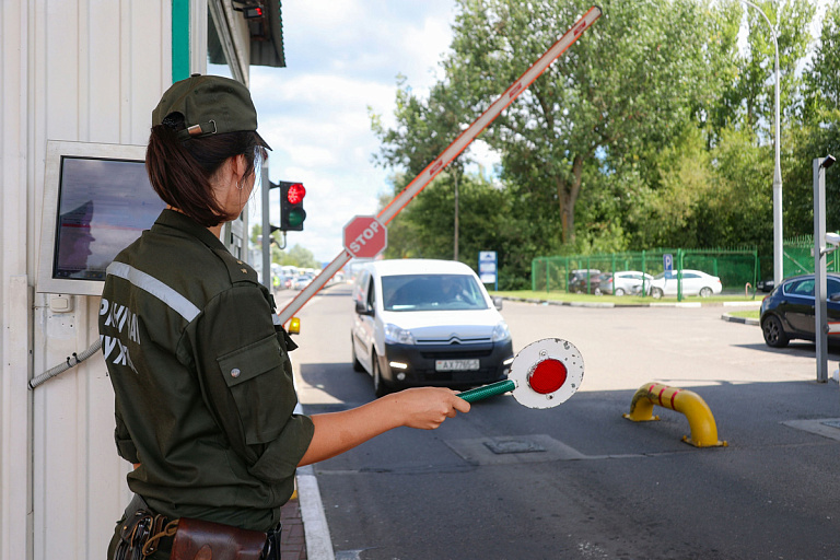 Из Беларуси не будут выпускать авто еще одной категории лиц – о ком речь
