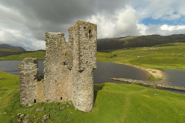 Туристы разрушили часть замка ради селфи – он простоял более 500 лет