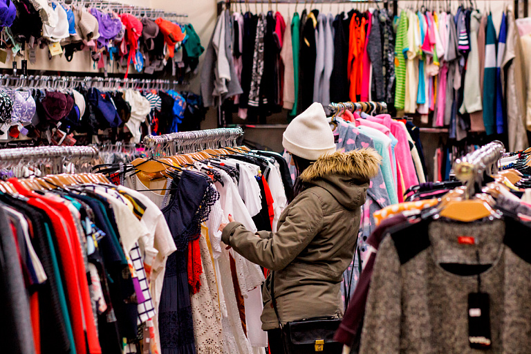 Белорусам объяснили, кому точно не нужно закупаться в секонд-хендах