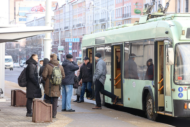 Троллейбусный маршрут закрыли: минчане негодуют – транспортники не согласны
