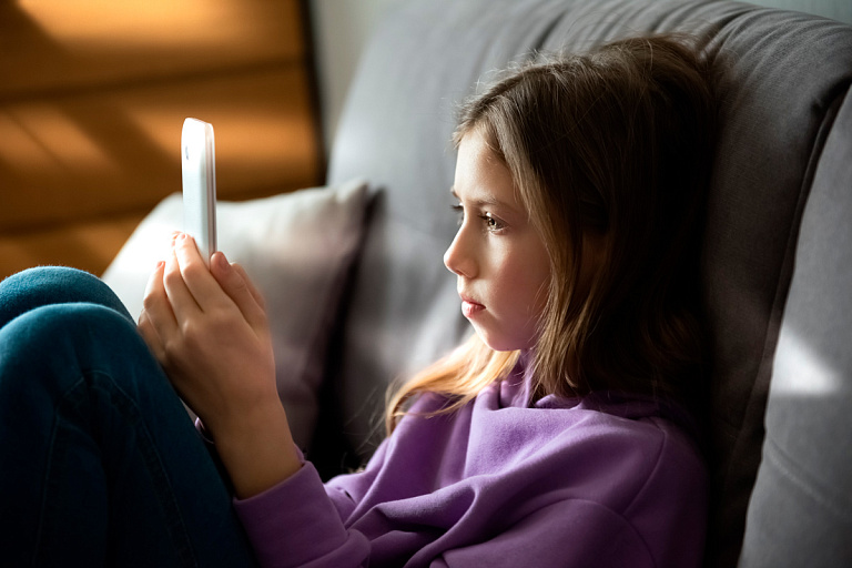 В соседних с Беларусью странах хотят запретить соцсети для подростков