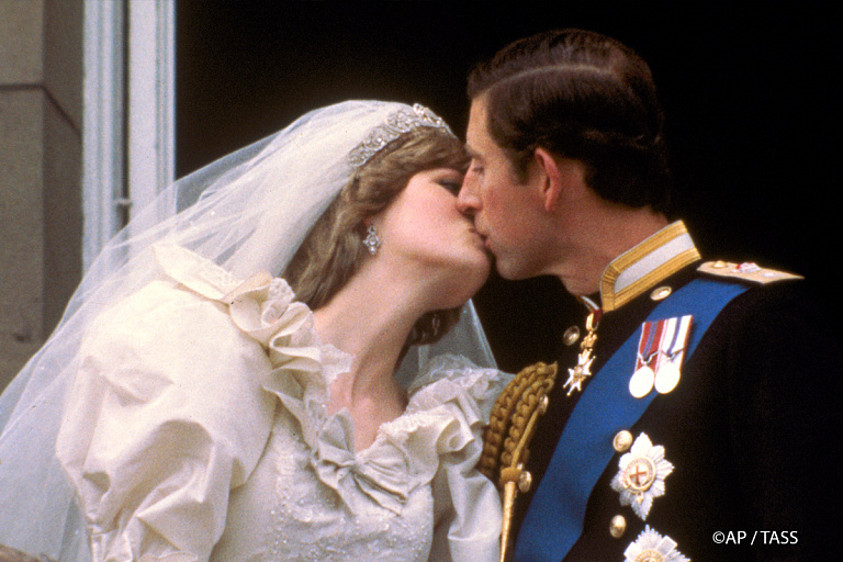 Свадебное шампанское леди Дианы выставили на аукцион – во сколько оценили