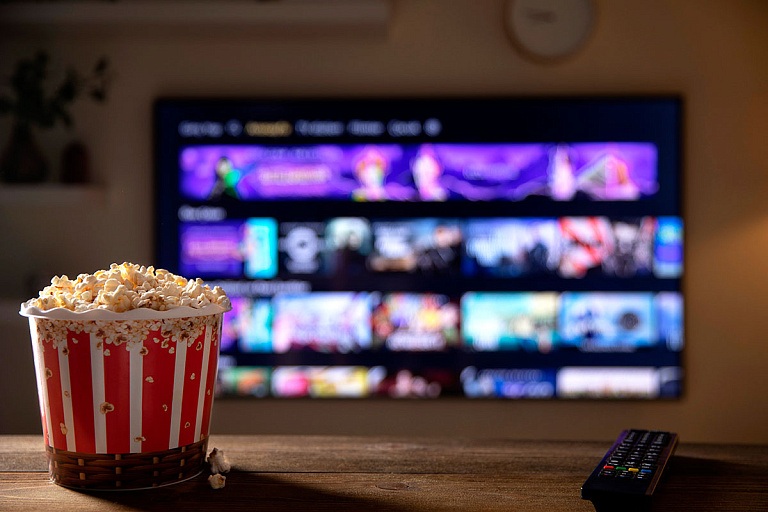 Новый сезон "Эмили в Париже" и не только: что смотреть в декабре