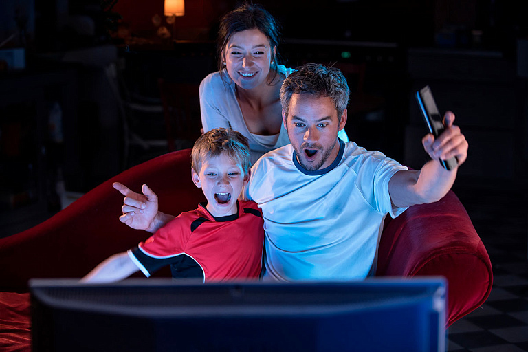 Страсти в Бундеслиге, шанс "Барселоны" и гонки: что смотрим на выходных