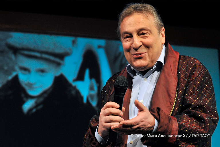 Робкий студент, попугай Кеша, руководитель театра: вспоминаем роли Хазанова