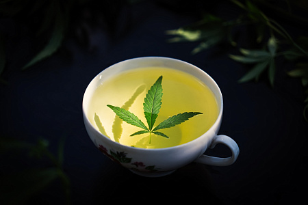 "Лекарство" в чай: у пенсионерки в Беларуси изъяли килограммы наркотиков