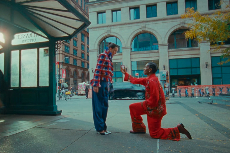 Идея для помолвки: Chanel показал романтичную рекламу со звездами – видео