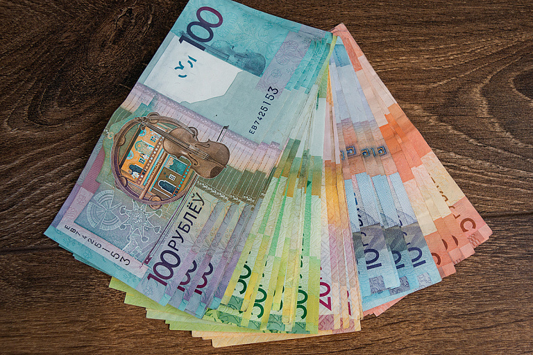 Белорус пожаловался на огромную зарплату – как такое возможно