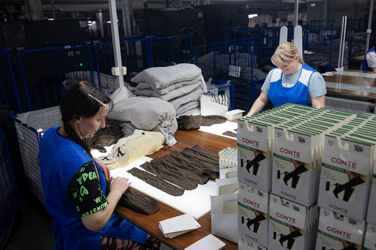 Секретная технология и миллионы колготок: как работает фабрика Conte в Гродно