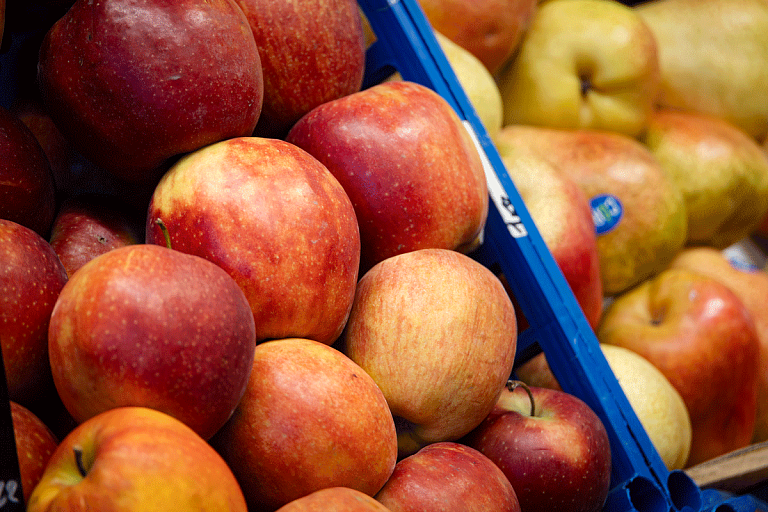 Власти Беларуси разрешили поставщикам повышать цены на яблоки