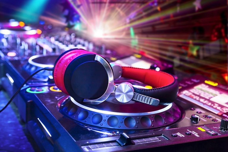 В столице открылся "Руки ВВерх Бар" Сергея Жукова – что говорят минчане