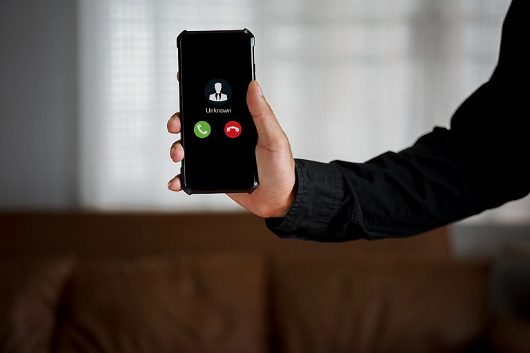 Зовут в поликлинику на прививку от ковида – у мошенников новая схема