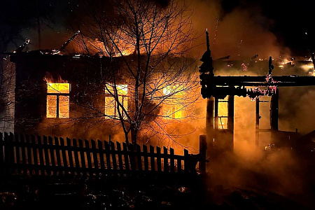 В Щучинском районе горел жилой дом – два человека погибли