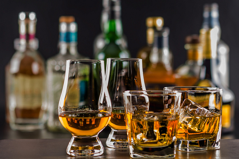 Власти усилили монополию на импорт популярного алкоголя – подробности