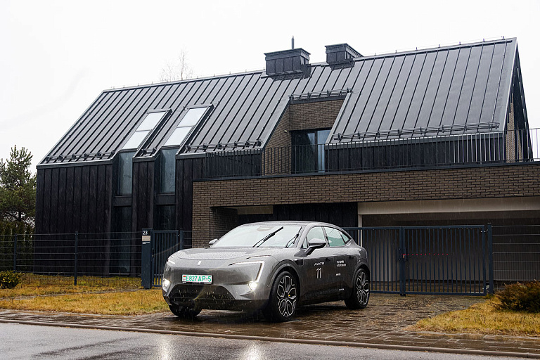 Бегущий по лезвию: откатали фантастическое кросс-купе Avatr 11