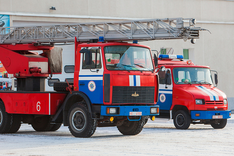 Тушить надо сутки: как МЧС справляется с возгоранием электромобилей