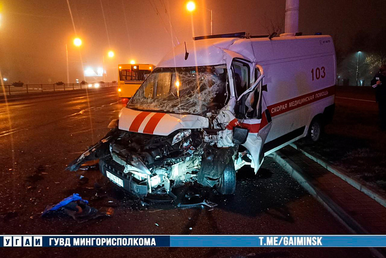 В Минске скорая столкнулась с автобусом – известно о пострадавших