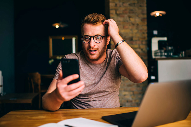 Почему мы отдаем свои деньги мошенникам: называем 10 неочевидных причин