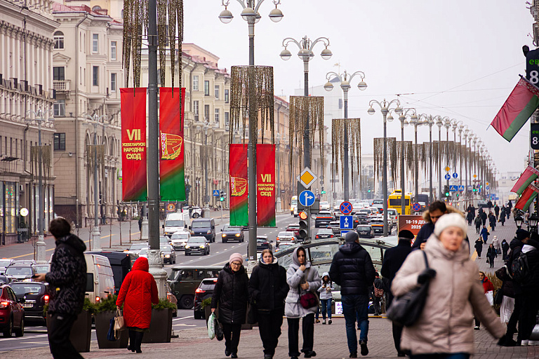 Зумеры во власти и "государство в кармане": какой будет Беларусь в 2030 году