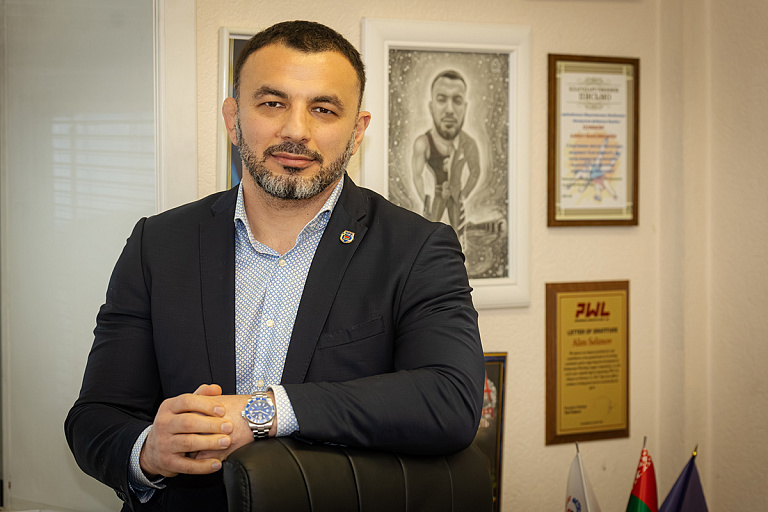 "Если б не спорт, стал бы врачом": поговорили с главным борцом Беларуси