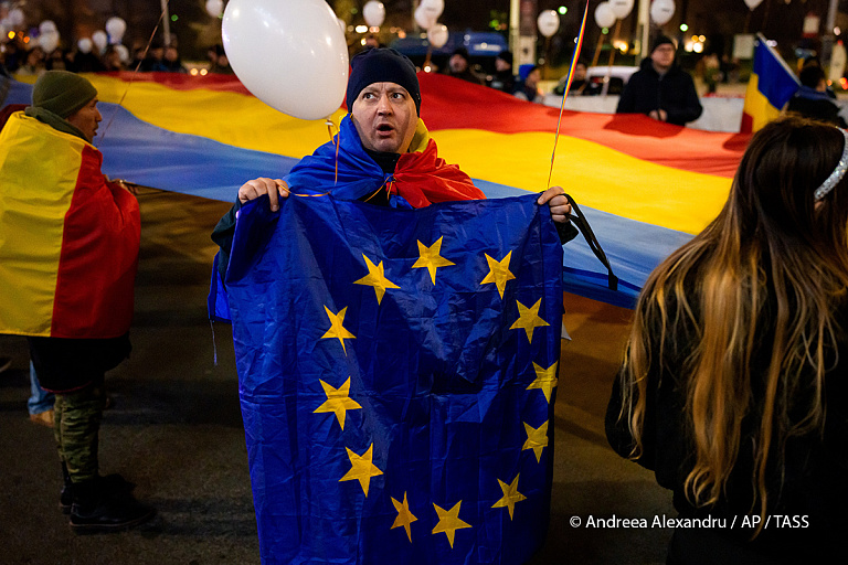 Румыны не доверяют своему президенту – опрос в годовщину расстрела Чаушеску