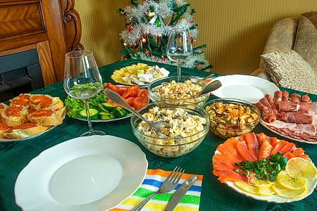 Скромно и со вкусом: сколько стоит накрыть традиционный стол на Новый год