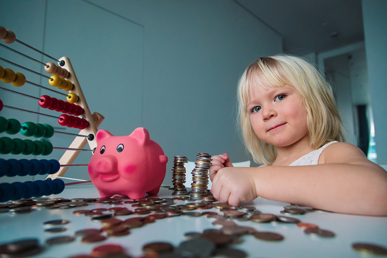 Зарплаты белорусов продолжат расти в 2026 году – ЕАБР назвал причину