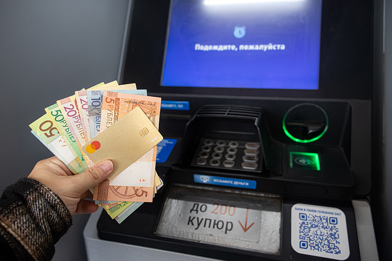 Отменяются комиссии, вводятся тарифы: банковские новшества в январе