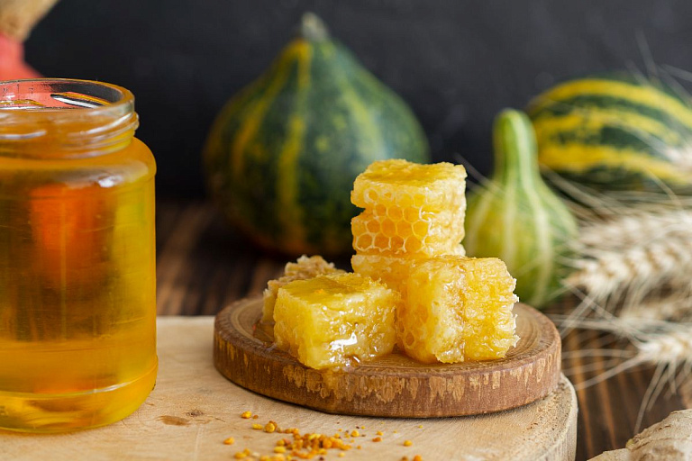 Засахарился мед – не беда: вот как сделать его жидким без потери пользы