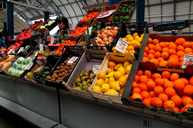 "Вас обманули": минчанка купила на Комаровке две хурмы и гранат – цена шок