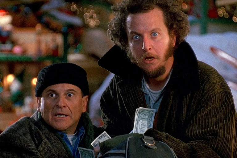 Звезда "Один дома" получил штраф за вызов проститутки