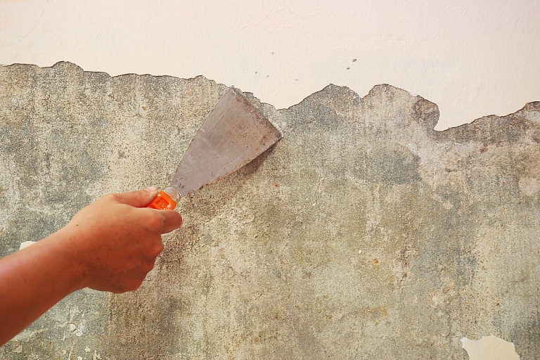 Заливали три месяца: белорусы неудачно сделали ремонт