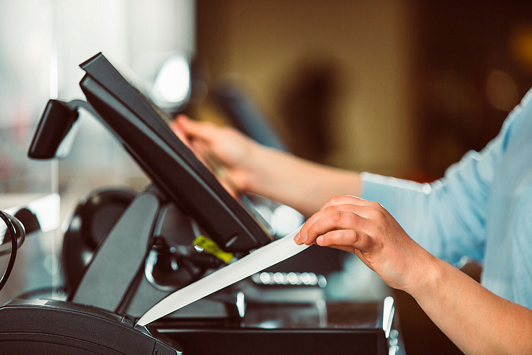 В Гродно кассир полгода присваивала деньги – вышло почти $60 000