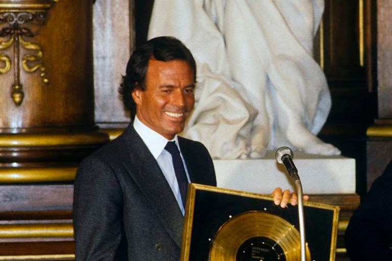 Иглесиаса обвиняют в сексуализированном насилии – что известно