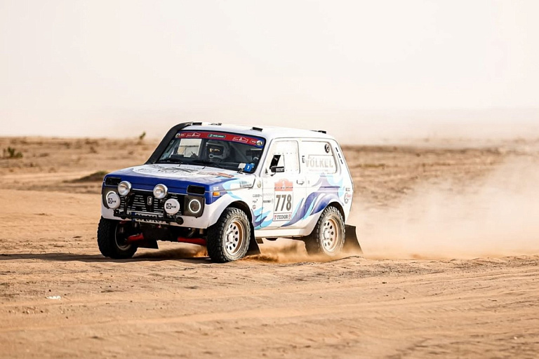 "Нива" против пустыни: как европейский экипаж бросил вызов "Дакару"