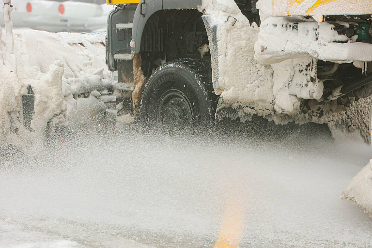 В Минске снег с крыши Dana Mall травмировал девушку – ее госпитализировали