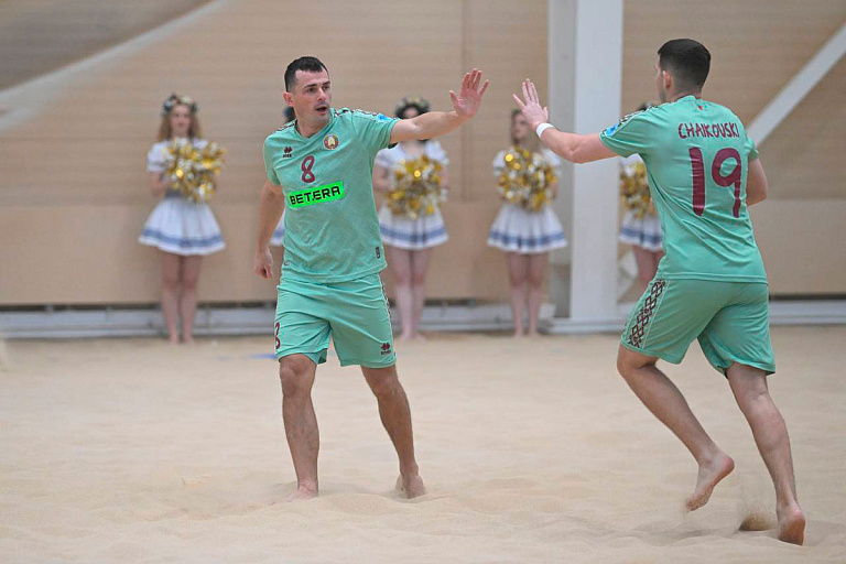 И снег нипочем: белорусы смогут играть в пляжный футбол даже зимой