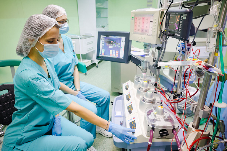 Пациент встал на ноги после уникальной операции в Беларуси – подробности