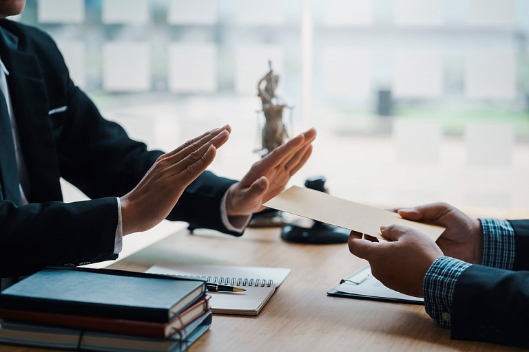 Задержали с поличным: белорусскому топ-менеджеру грозит большой срок