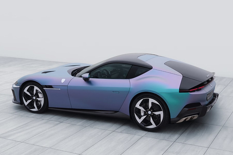 Ferrari 12Cilindri выкрасили в уникальный цвет "хамелеон"