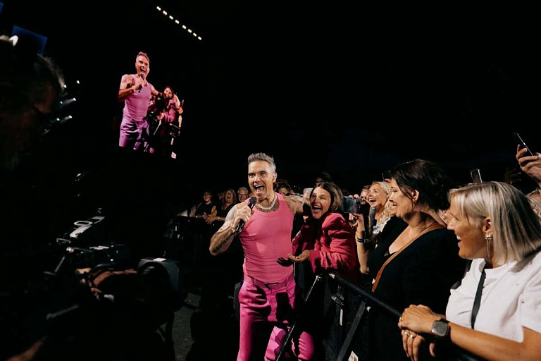 Робби Уильямс обогнал The Beatles и поставил рекорд в Великобритании