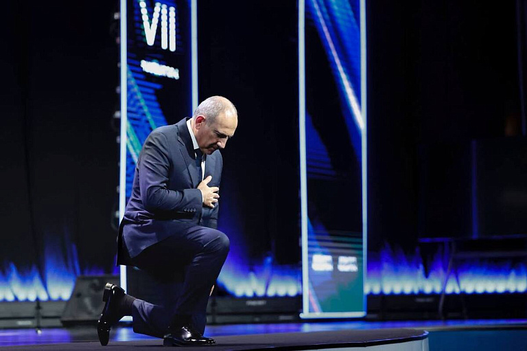 Пашинян-барабанщик отыграл дебютный концерт – как это было