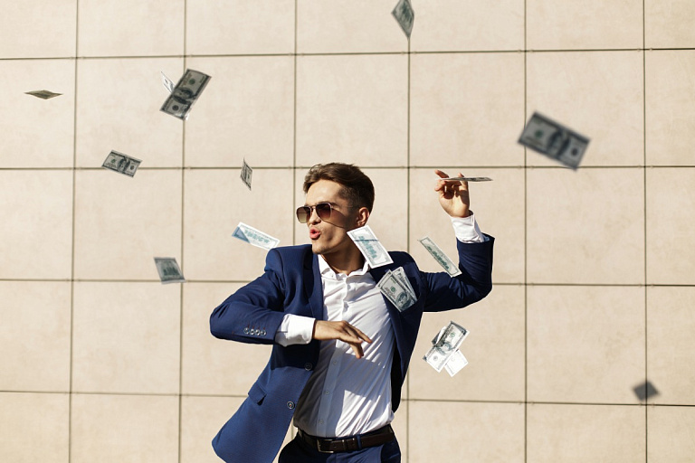 Сколько минчан платят "налог на богатых", рассказали в МНС